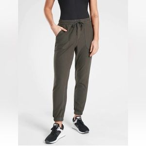 Athleta Cypress Green Organic Cotton Blend Farallon Jogger Pants 988043 EUC Sz S